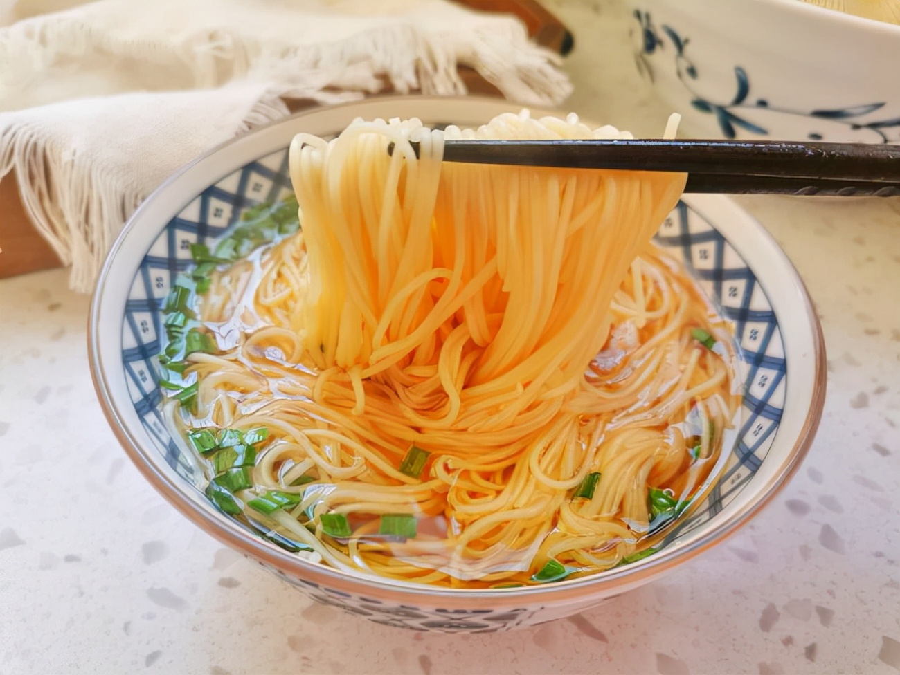 冬天，早餐最爱一碗猪油面，闻着香吃着更香，80后记忆中的味道