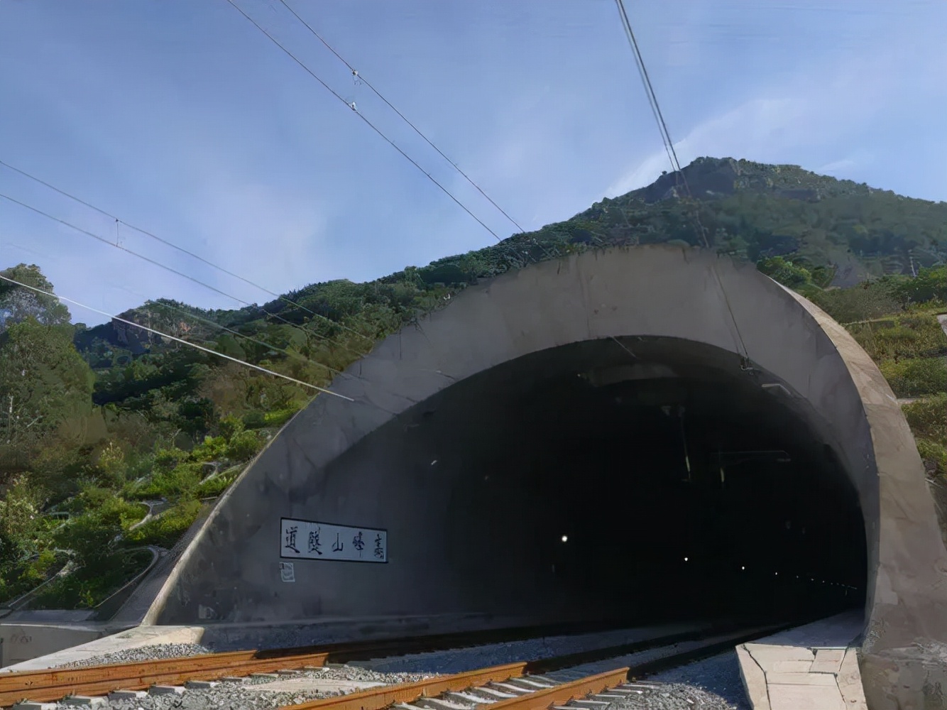 隧道平潭县这个地方有126个岛屿,因此被称之为中国马尔