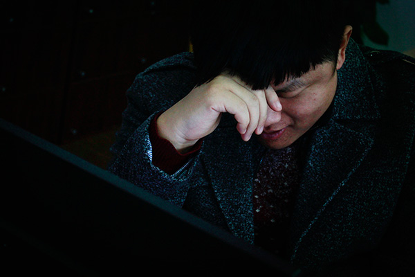 你在熬夜的时候，身体在做什么？男性经常晚睡，警惕4处发生变化