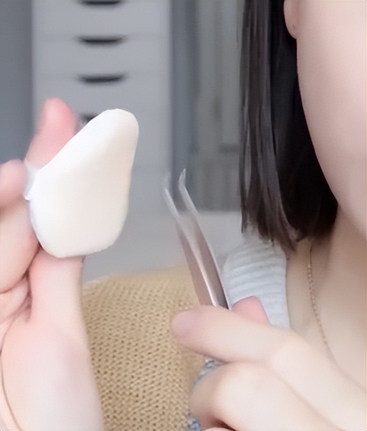 鞠婧祎：从平平无奇的土味路人，蜕变成氛围感女王