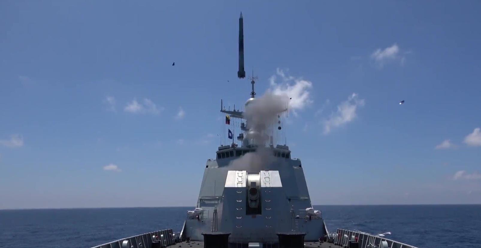 �й�ȫ�ܻ�����054B�س�������ȫ���ƽ������ˣ�һ���ĵ�ָ�տɴ�