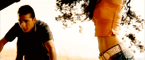 变形金刚女郎：拥有玛丽莲梦露般的脸和身材，却败在了低情商上