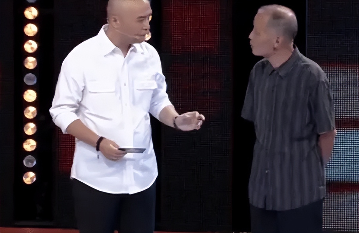 2007年成龙和亲哥安徽相认，对方一贫如洗，他有没有帮帮哥哥们