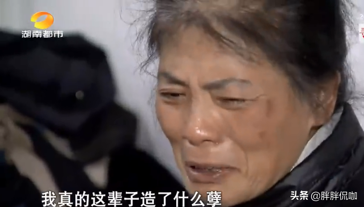 女大学生因爱变得精神失常，和流浪汉生下孩子，亲妈：造孽啊