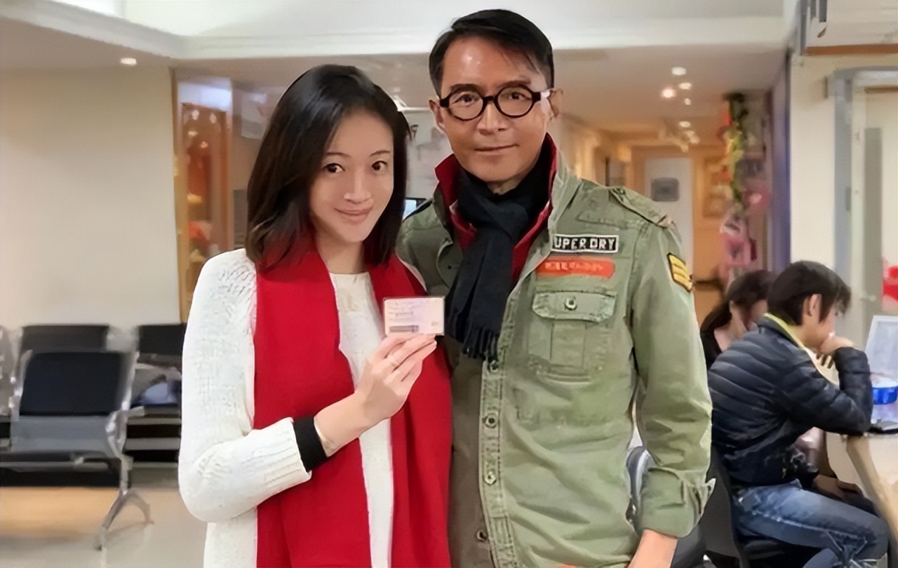 55岁林利被娇妻怒斥骗吃骗住！两人争吵视频曝光，身形消瘦显病态