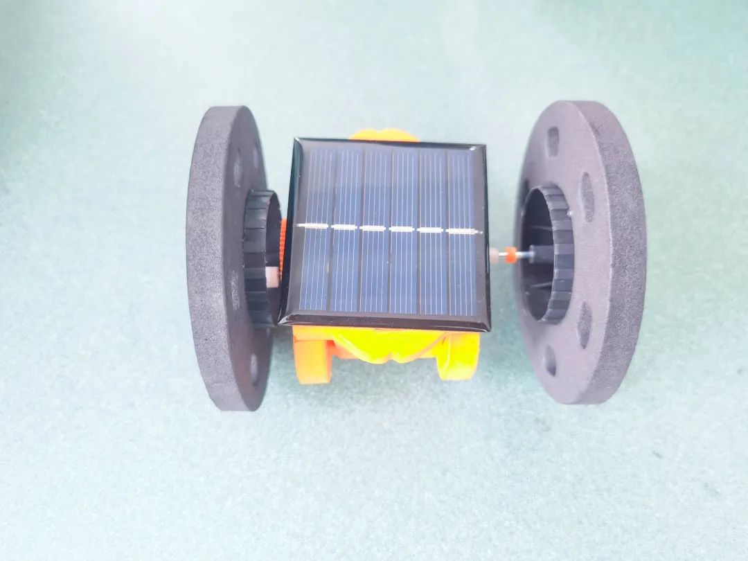 黄甲小学开展“人人参与科技节，我的科技节我做主”科技节活动