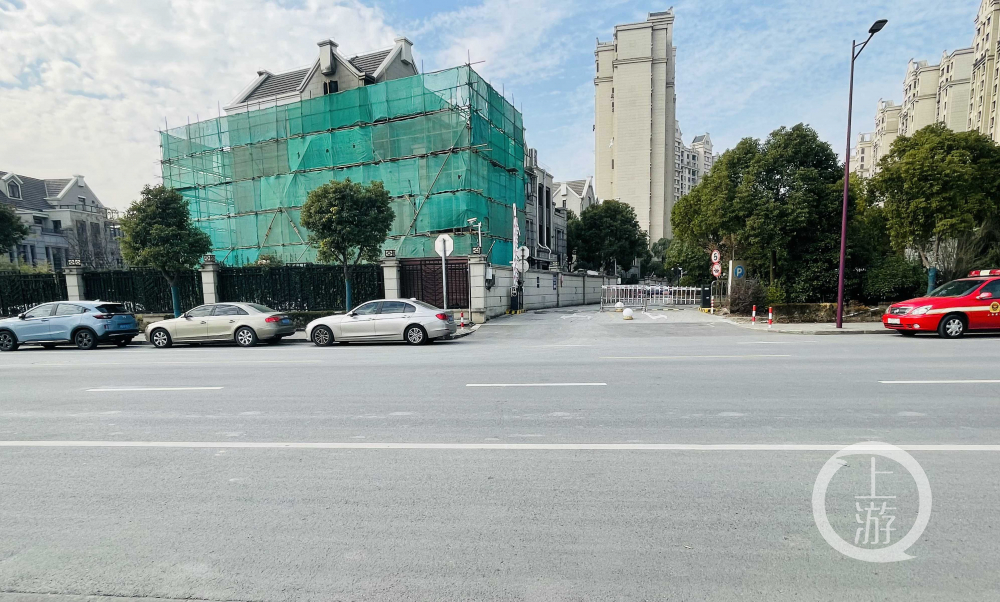 上海一别墅凌晨火灾4人死亡，母亲将孩子递出窗户获救但自己没能逃生