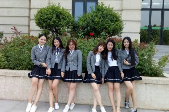 女大学生第一次（女大学生第一次约会很激动）