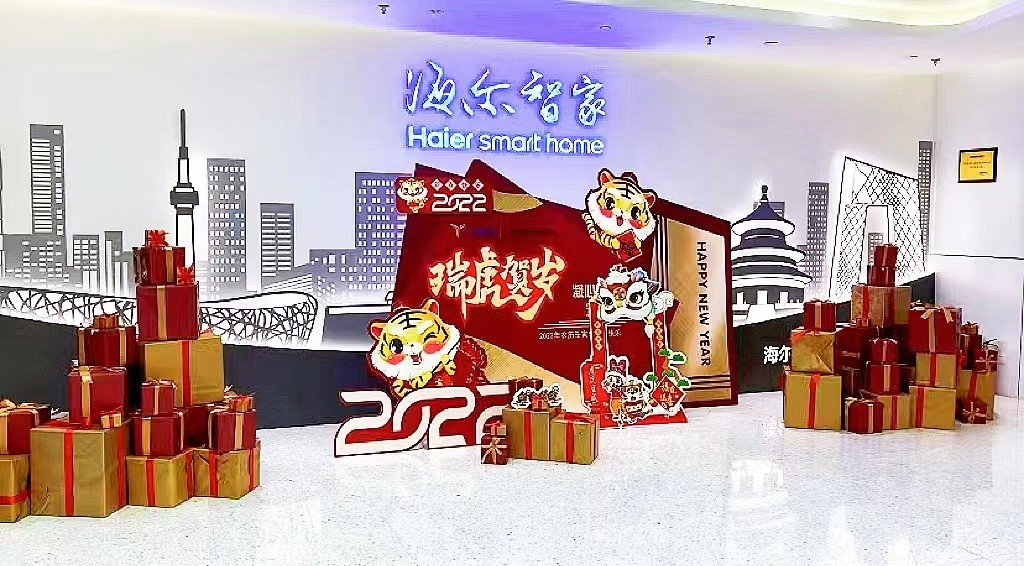写对联、验中验年用户在三翼鸟体验中心提前体验年味