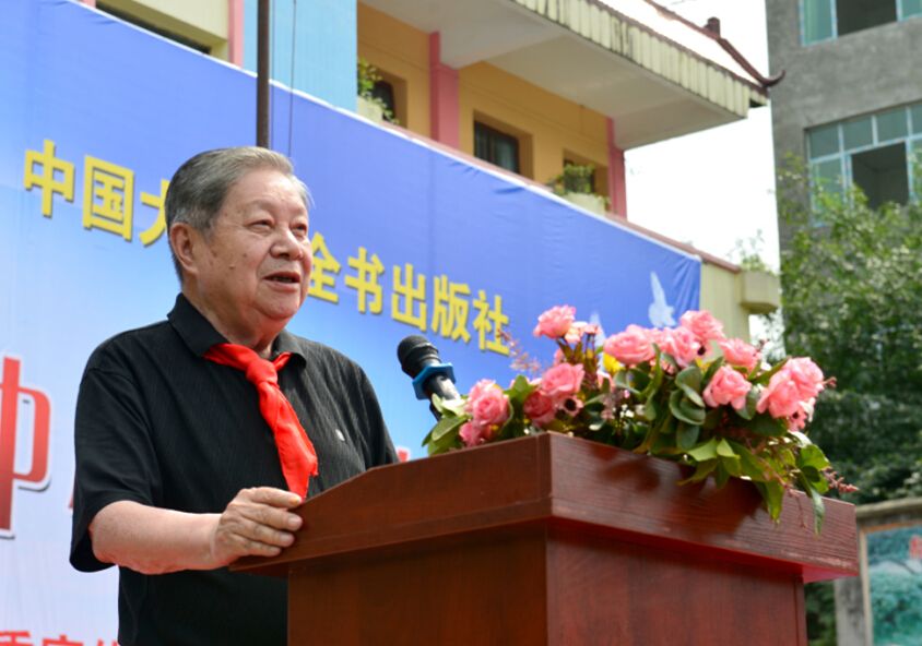 光明日报：掌握唯物论，是破除封建迷信的法宝