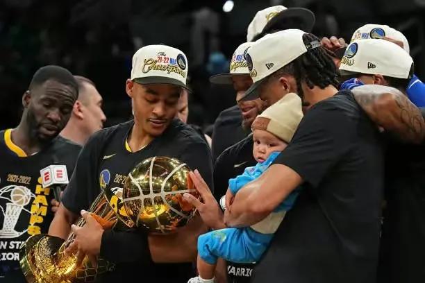 nba哪些球是胜利的(近20年NBA历届总冠军一览，热火、湖人平分秋色，勇士独占鳌头)