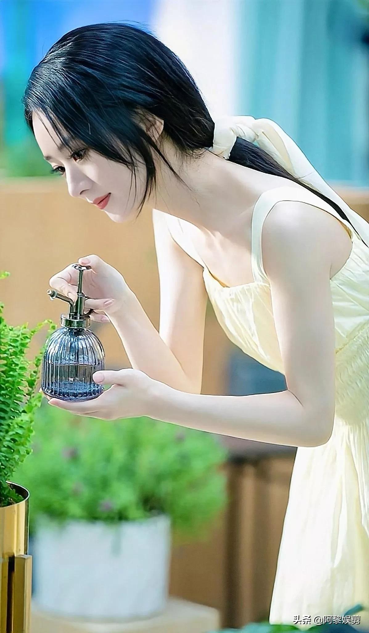 赵丽颖，眉清目秀，灵动可爱