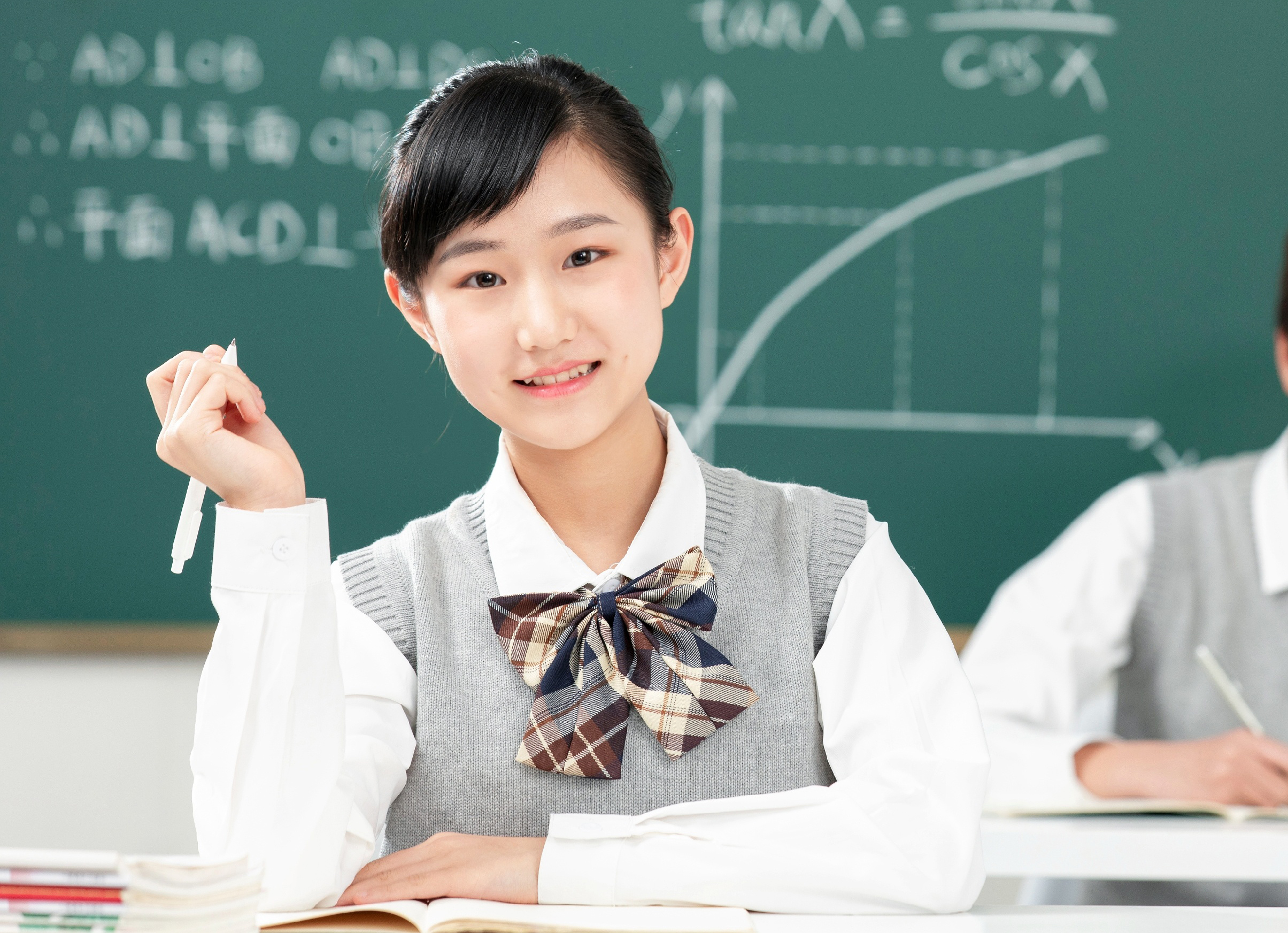 童星邵一卜妈妈透露女儿因遭受校园暴力跳楼，愤怒公开抢救照片