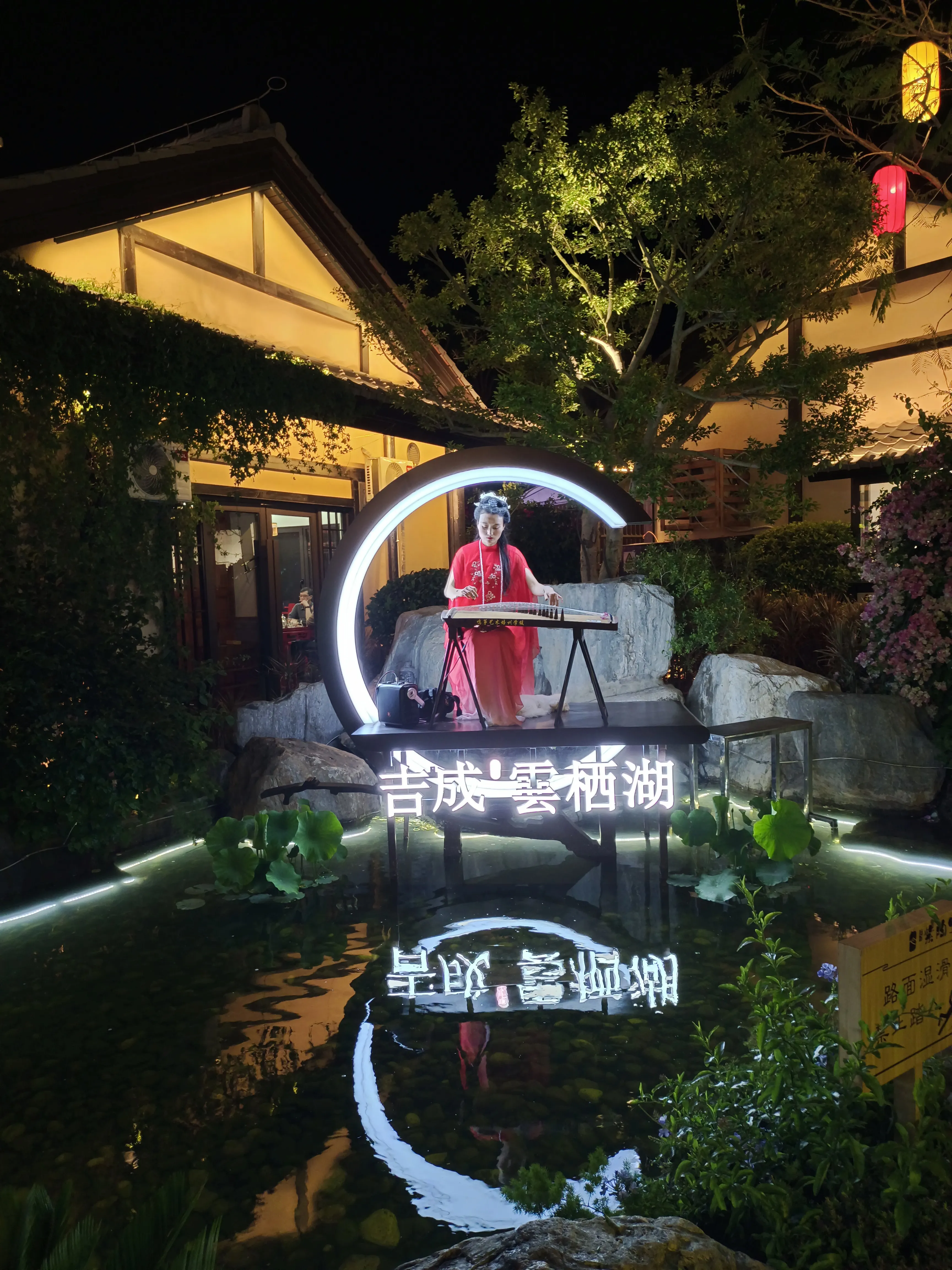 我放弃了昆明，仍回建水小城居住,昆明曾经是云南人向往的旅游城市，长到二十来岁