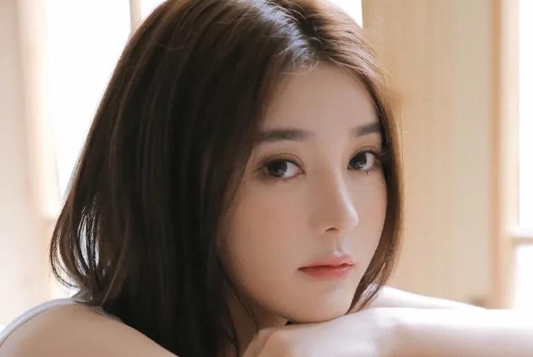 追女孩送什么生日礼物合适（在追的女孩子生日送什么礼物好）