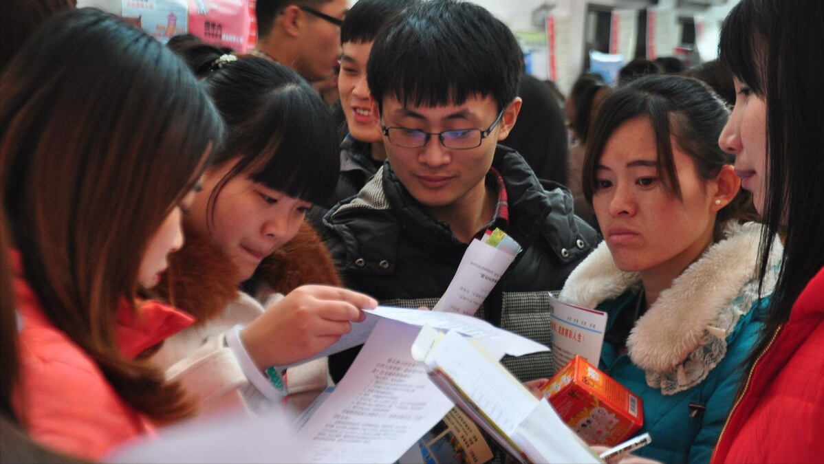 农村大学生的出路在哪里？没有钱，没有关系，未来该如何走下去？