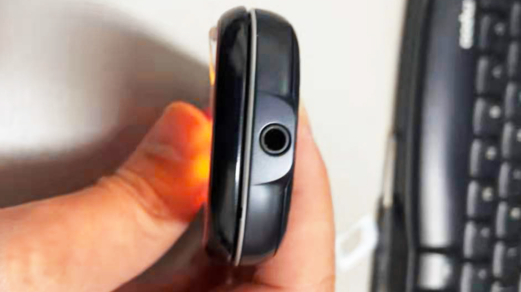 纯粹的音乐手机，旧摩托罗拉em35体验，点亮屏幕后像专业播放器