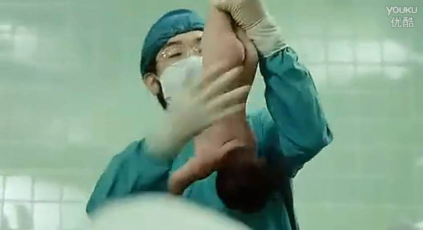 这部恐怖片很“邪性”，女主出殡当天陈百强去世，现在看都后怕