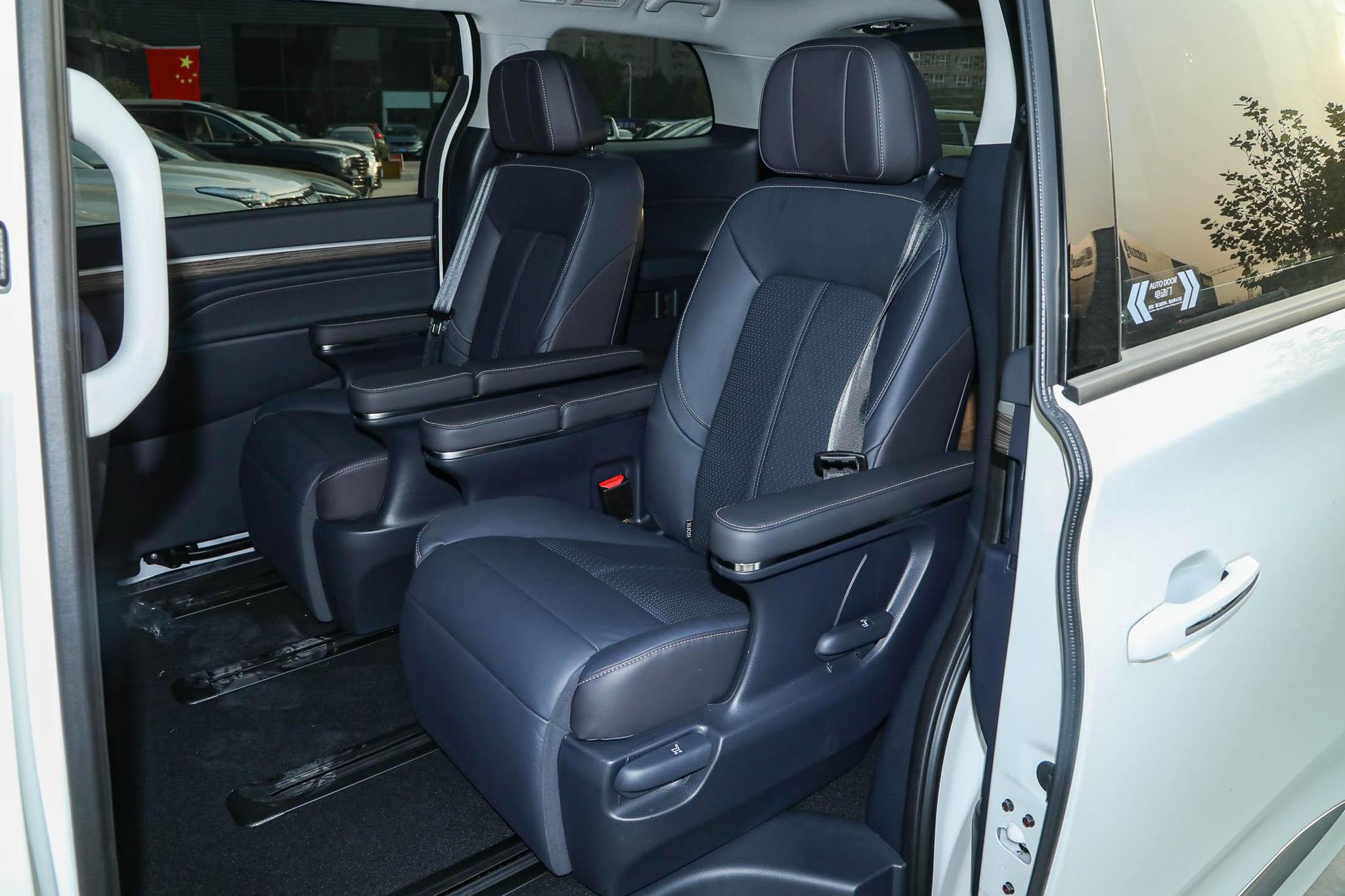 经常全家出游，首选这3台MPV，252马力+8AT，配头等舱座椅