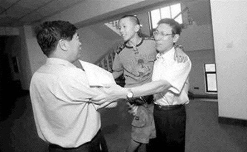 贵州神童13岁考上985，茅台承诺4年花费全包，为何1年后就停了？