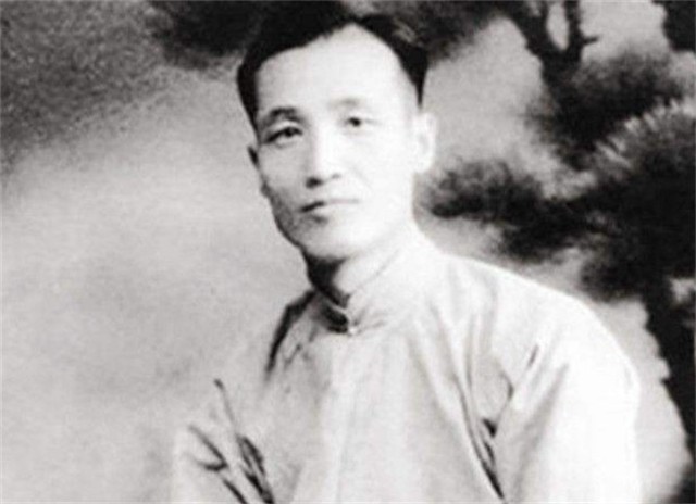 八宝山的一座无名墓，上级沉默40年后揭开其身份，全军敬礼