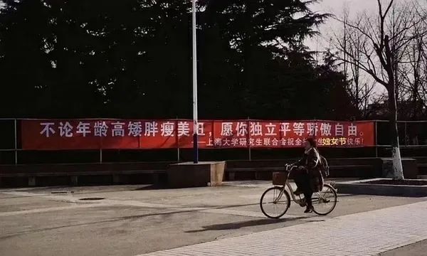 2022，我们绕了一大圈，重回“妇女节”