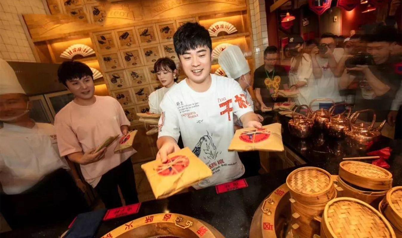 从娱乐新闻到社会新闻，这4位明星的赢家跨界通吃，3位崩了牙