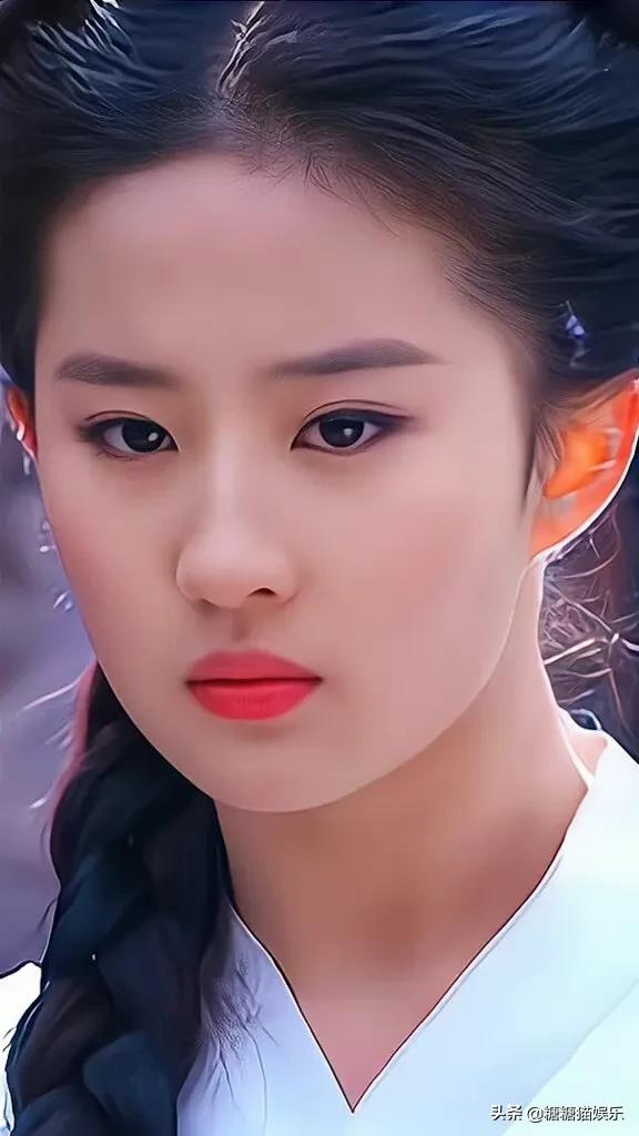 当李若彤遇到刘亦菲时，两大女神，谁的小龙女更美一筹？