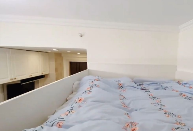 90后姑娘买下28㎡小家，卧室做到夹层里，把空间利用到极致