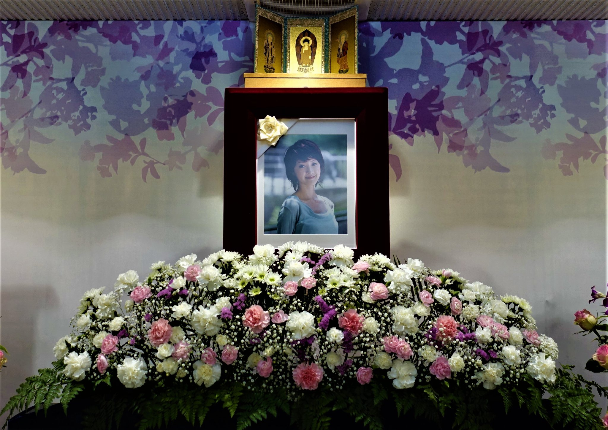 38岁女演员中丸紫苑突传死讯，惹自杀猜测，好友晒合影透露死因