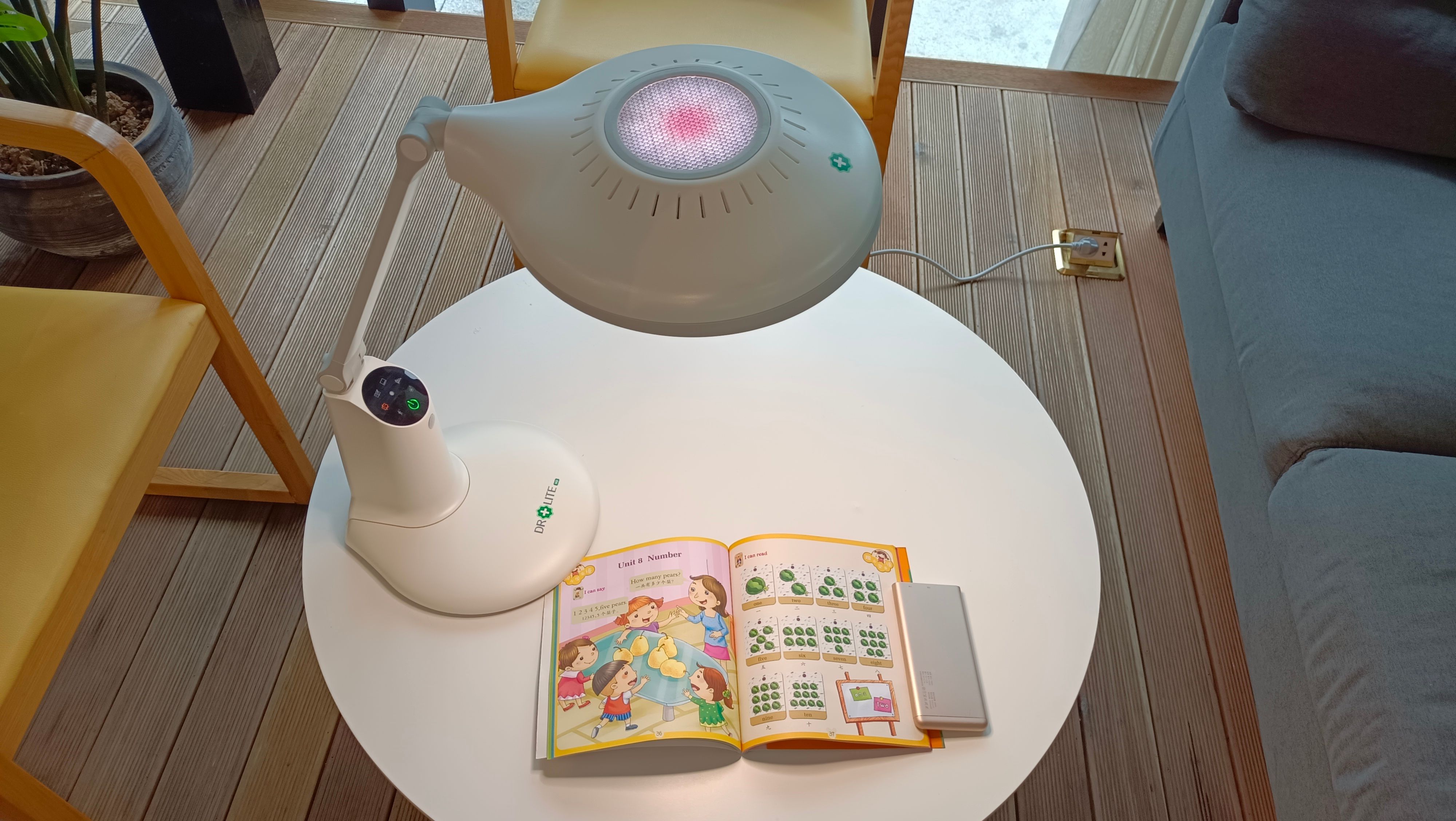 什么才是真正的護(hù)眼燈？愛德華醫(yī)生NIR紅光護(hù)眼臺燈測評