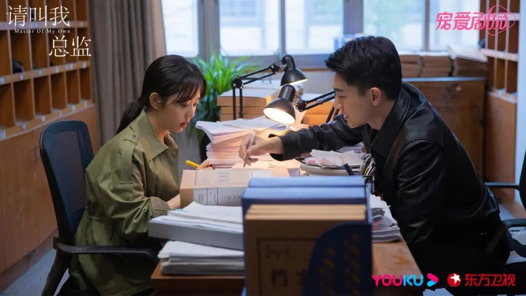 如何为普通人做剧？从《请叫我总监》说起｜对话黄澜