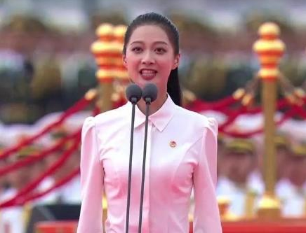 复旦大学“推免生”冯琳，跨年夜华丽亮相，网友却担心她树大招风