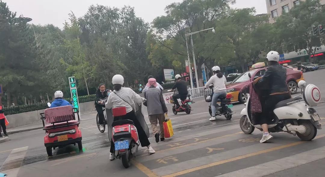 电动车跑不远该怎么办？师傅教你用一包香烟价钱修好电池，真值得