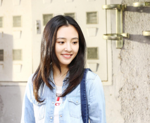 国内大学校花名单爆出，榜首颇具争议，上戏校花备受网友喜爱