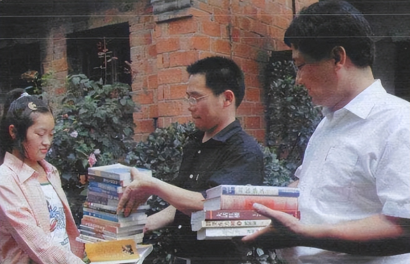 16年前，那个高考故意交白卷的河南“零分少女”，如今怎样了？