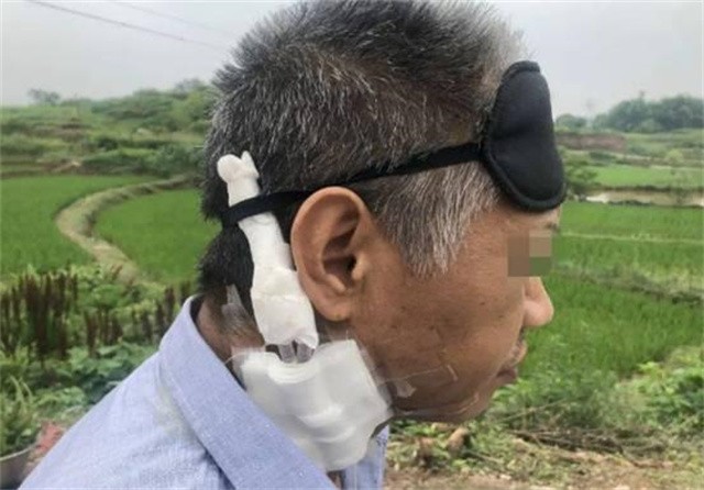 医科大大学生，因学费不足在外流浪16年，回到家后母亲早已疯癫