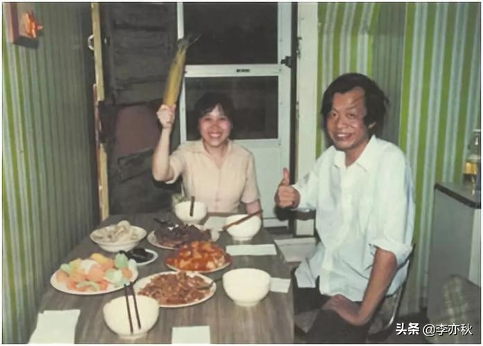 王小波逝世25周年：对于写作、期间和糊口