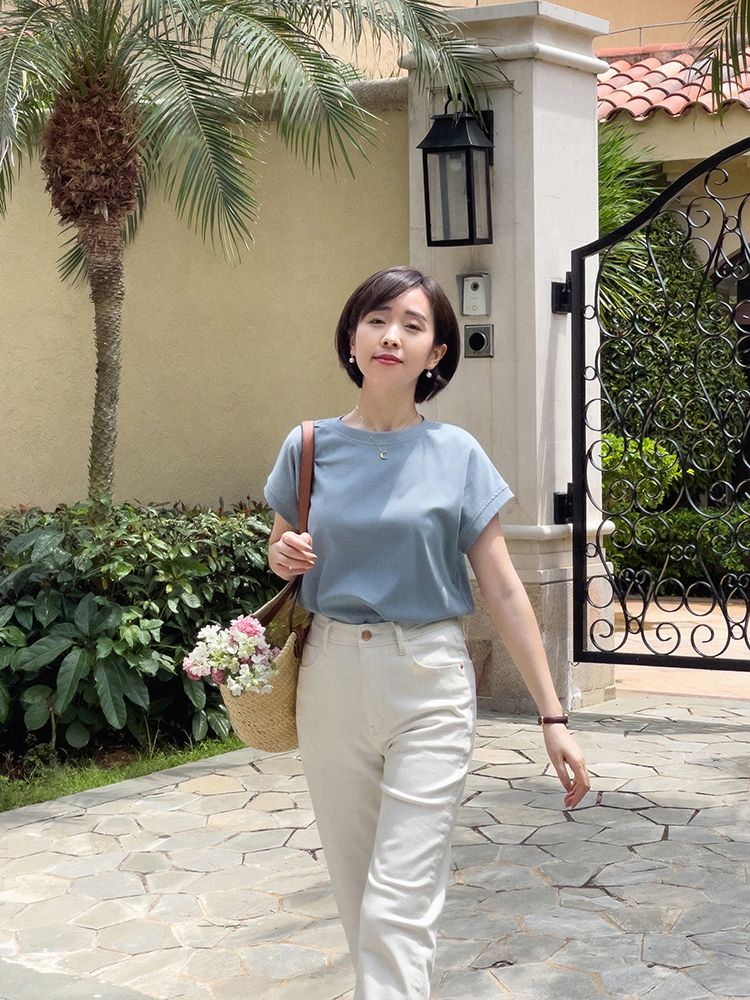 白裤子配什么颜色的上衣好看（教你4个小技巧搭配白裤子）