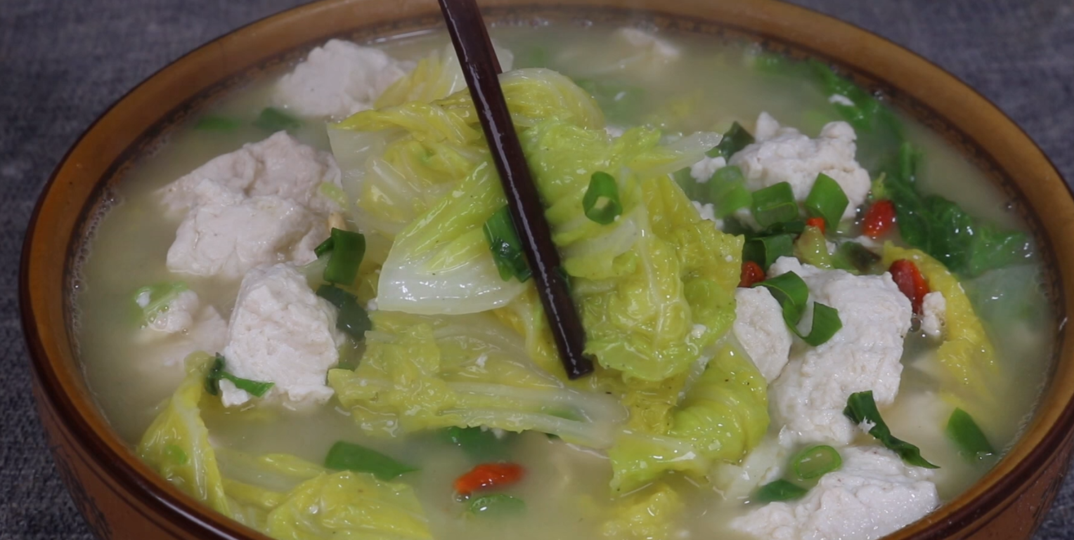 白菜炖豆腐的做法(大厨教你白菜炖豆腐家常做法,步骤详细,一次炖一锅