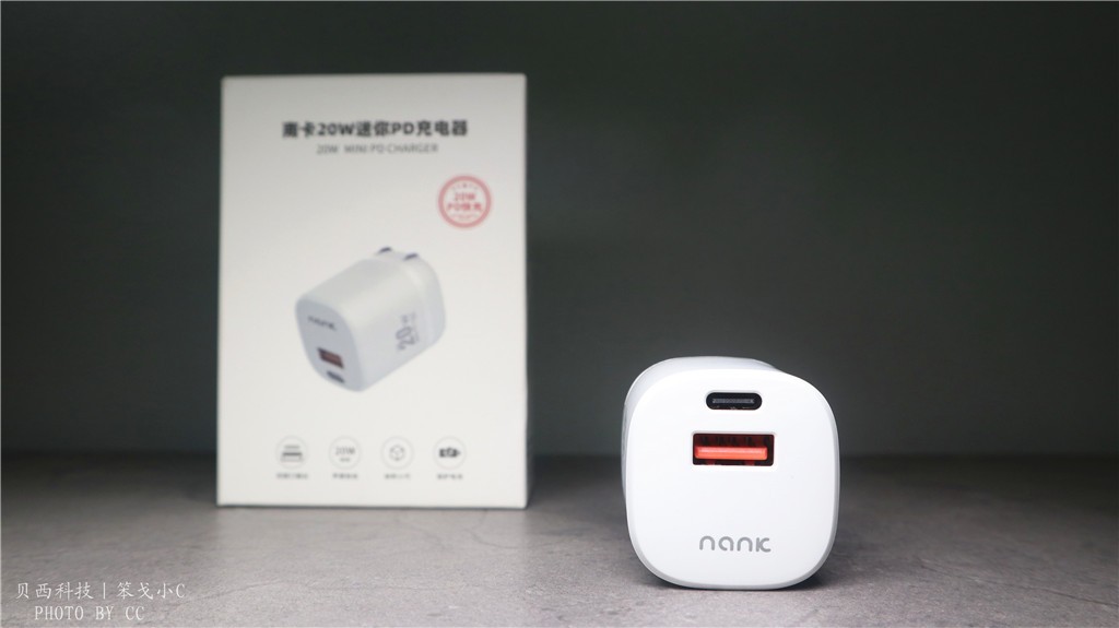 南卡20W迷你PD充电器：双口够小，充电够快，出差携带够方便