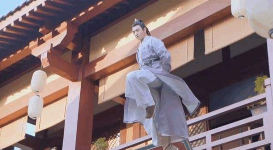 彭小草上演了花滑版的“东宫”，和音乐一起，是谁的DNA在动呢。