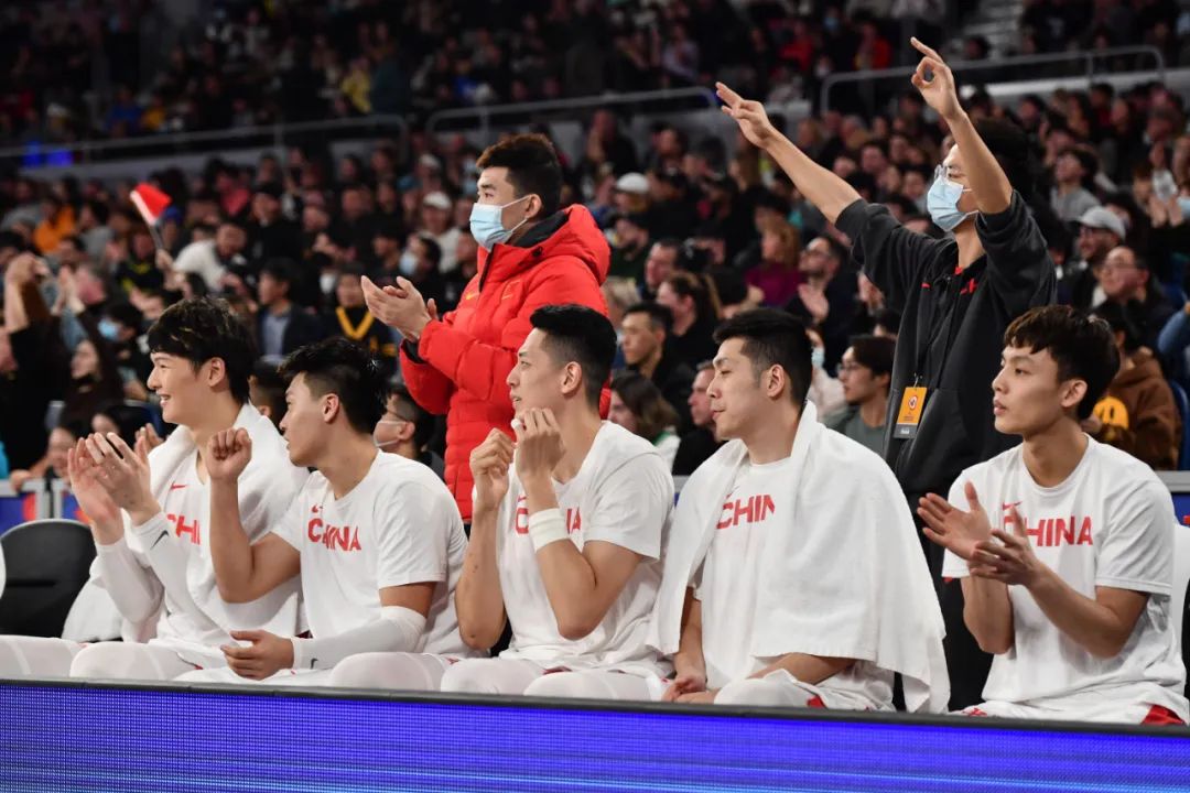 中国疫情期间nba做了哪些(中国男篮遭疫情大面积袭击，五位勇敢“逆行者”响应征召紧急驰援)