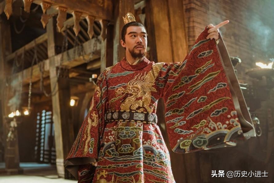 《大明风华》朱高煦身穿蟒服所以无论是蟒服,飞鱼服还是斗牛服装饰的