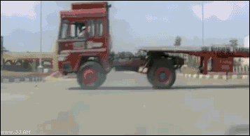 纹眉植发大红唇，手枪比肩迫击炮，想不到胡军还能接这种抗日神片