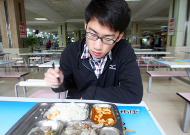 九成大学生毕业双非大学，白岩松呼吁大家关注，就业难成普遍现象