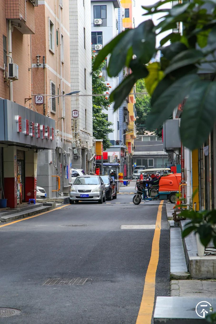 我在深圳富士康打工，月入5k，住30元旅館