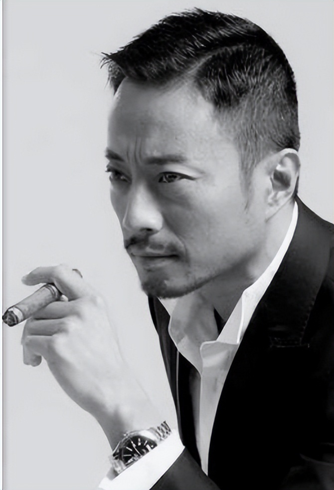 娱乐圈的8位"大叔圈顶流",越老越有魅力,连褶子都有男人味