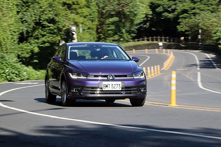配置方面更能打，试驾大众小改款Polo