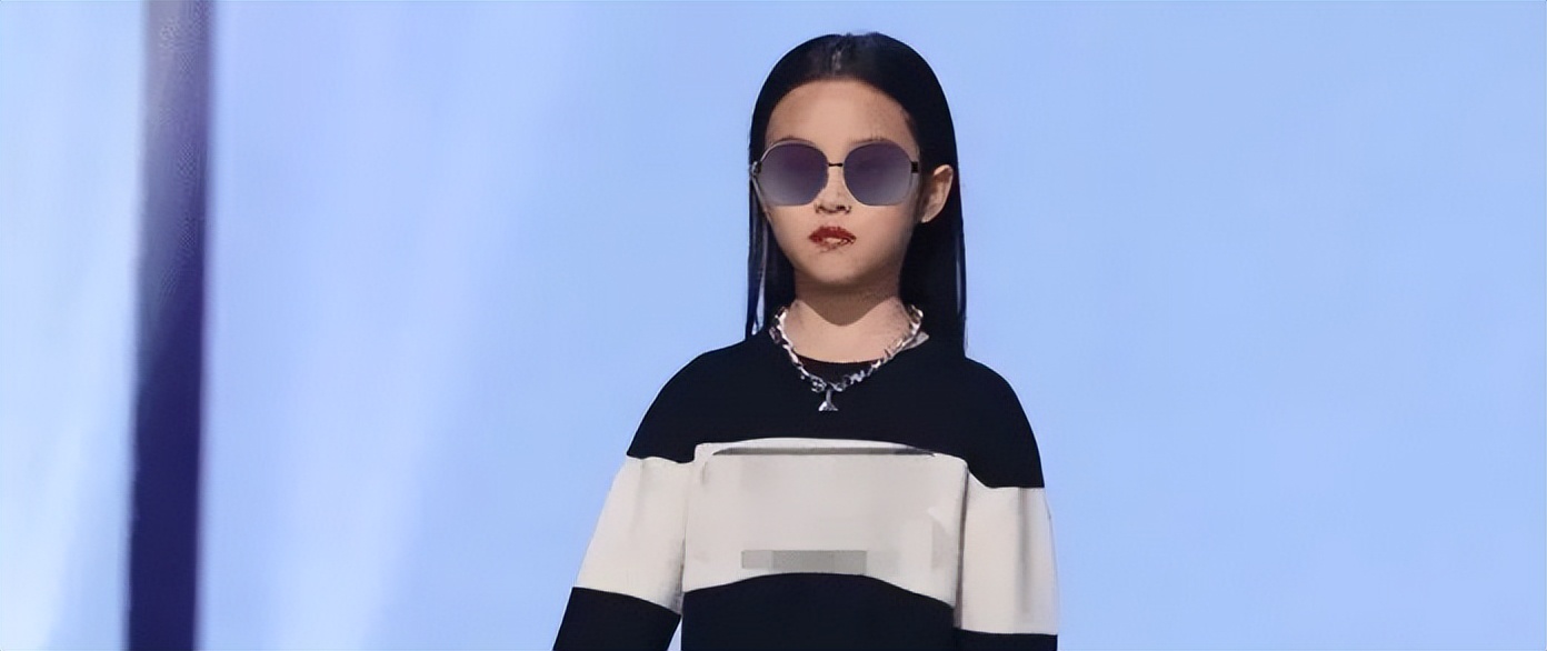 女大十八变！李小璐晒与甜馨合照，网友：云朵和我的云馨，好美